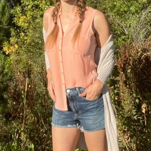 Express button front sleeveless top in peachy pink! - Picture 1 of 15
